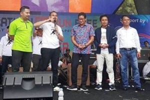 Wagub DKI terpilih, Sandiaga Uno bersama Cabup Kuningan HT Mamat Robby Suganda, Ketua PAN, H Udin Kusnaedi dam Ketua Gerindra Kuningan, Dede Ismail kompak meriahkan Run Free 5 K Mamat Robby-Sandi Uno di Pandapa Paramartha,, Kuningan. 